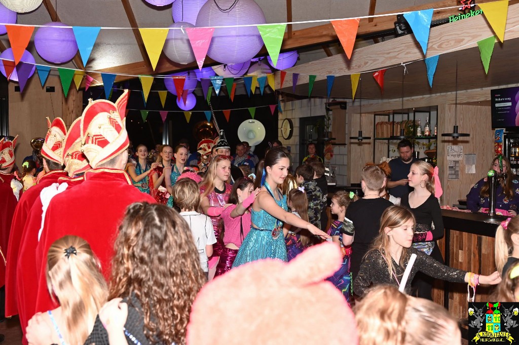 ../Images/Jeugddisco Glow in the Dark 034.jpg